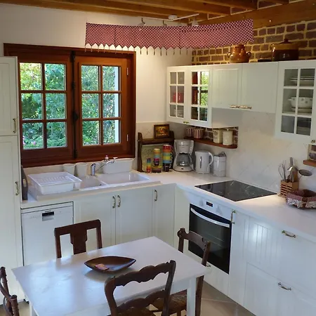 La Flore De Lys, Lovely Ideal For 2 Adults And 2 Kids